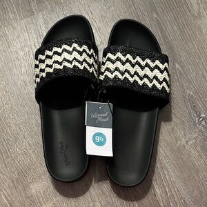 Universal Thread Zigzag Slide Sandals